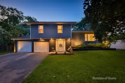 30 W172 Claymore Ln, Naperville, IL 60563