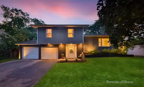 30 W172 Claymore Ln, Naperville, IL 60563