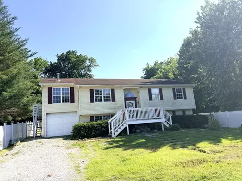 912 Glenn Ave, Carterville, IL 62918