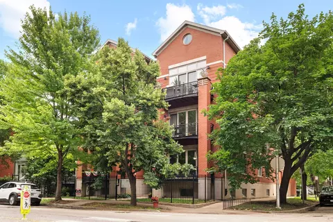 2323 W Montrose Ave #2W, Chicago, IL 60618