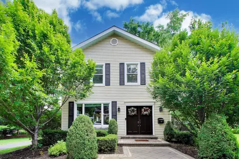 247 Bryant Ave, Glen Ellyn, IL 60137