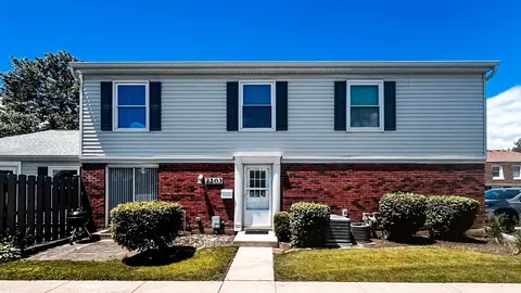 2203 Cardinal Ct #2203, Schaumburg, IL 60194