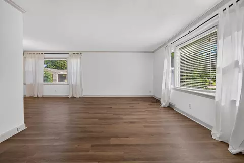 Living - 907 N Oak St, Normal, IL 61761 photo 2 of 7