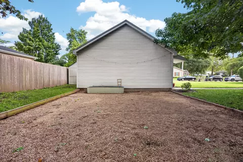 Exterior - 907 N Oak St, Normal, IL 61761 photo 9 of 10