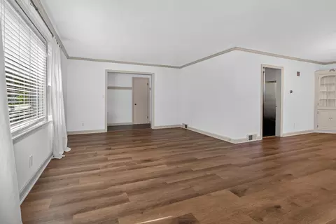 Living - 907 N Oak St, Normal, IL 61761 photo 3 of 7