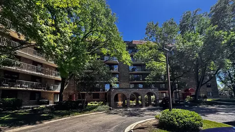 111 S Baybrook Dr #612, Palatine, IL 60074
