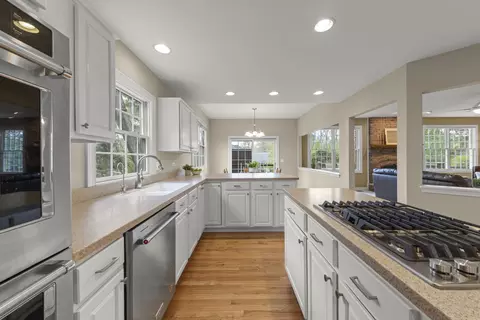 Kitchen - 1570 Orchard Rd, Wheaton, IL 60189 photo 5 of 5