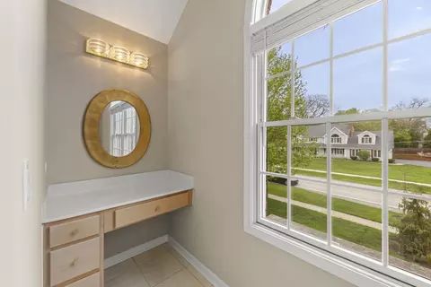 Bath - 1570 Orchard Rd, Wheaton, IL 60189 photo 4 of 5