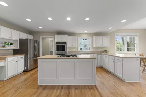 Kitchen - 1570 Orchard Rd, Wheaton, IL 60189 photo 2 of 5