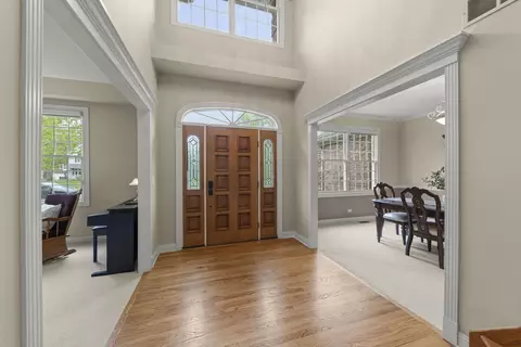 Entry Way - 1570 Orchard Rd, Wheaton, IL 60189 photo 2 of 2