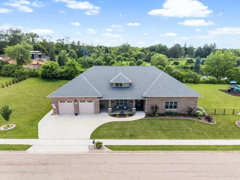 1210 Stonegate Dr, Marengo, IL 60152