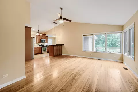 Living - 17 Willow St, Algonquin, IL 60102 photo 2 of 4