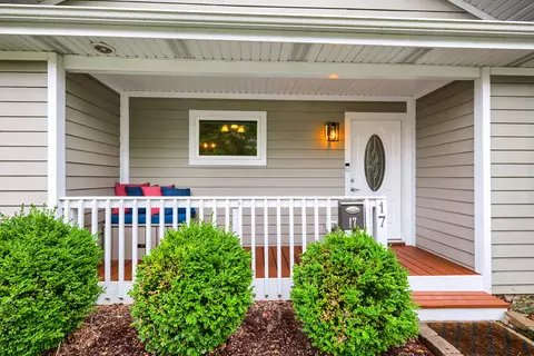 Exterior - 17 Willow St, Algonquin, IL 60102 photo 2 of 12