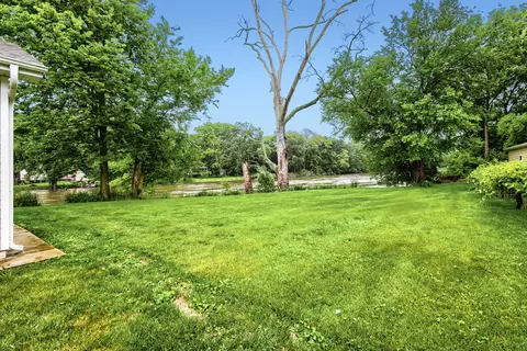 Exterior - 17 Willow St, Algonquin, IL 60102 photo 3 of 12