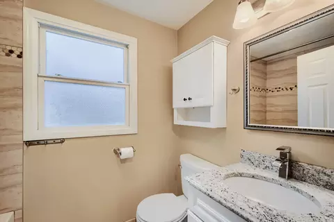 Bath - 17 Willow St, Algonquin, IL 60102 photo 1 of 2