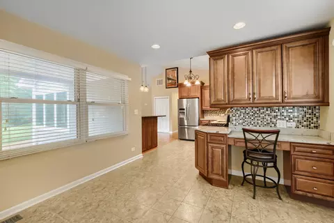 Kitchen - 17 Willow St, Algonquin, IL 60102 photo 3 of 3