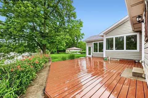 Exterior - 17 Willow St, Algonquin, IL 60102 photo 6 of 12