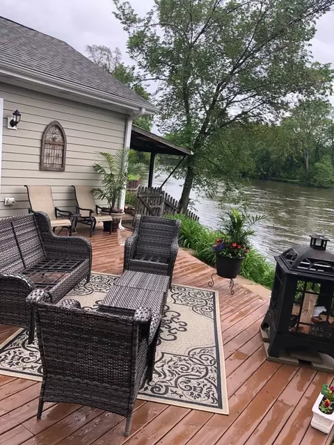Exterior - 17 Willow St, Algonquin, IL 60102 photo 9 of 12