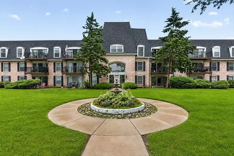 5200 Carriageway Dr #317, Rolling Meadows, IL 60008