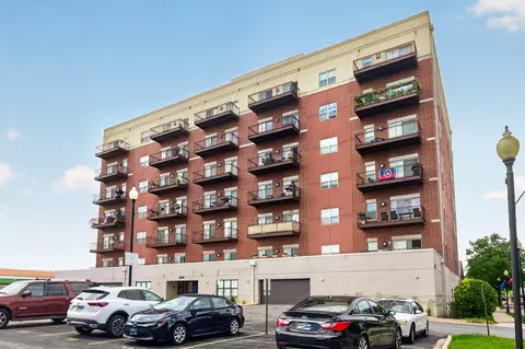 1650 Riverwoods Dr #709, Melrose Park, IL 60160