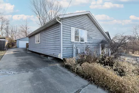 61 Highview Ave, Fox Lake, IL 60020