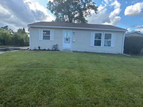 100 Siesta Rd, Carpentersville, IL 60110