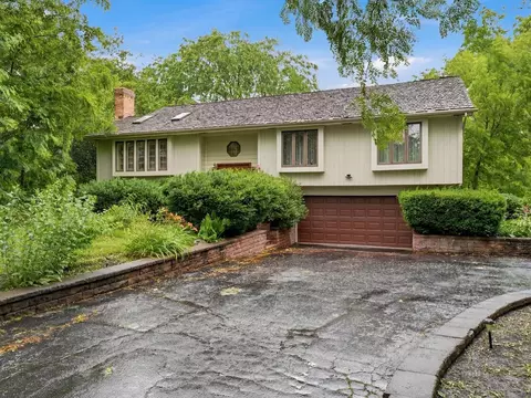 21 Sequoia Rd, Hawthorn Woods, IL 60047