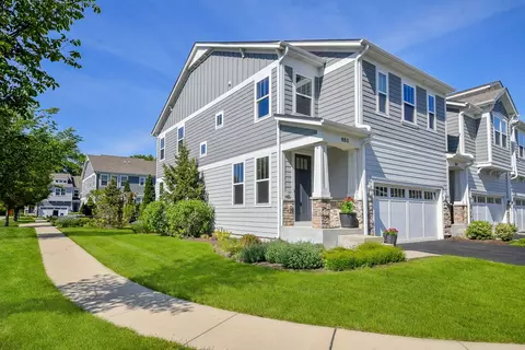 653 Riverbank Dr, Geneva, IL 60134