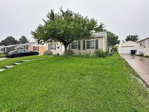 Exterior - 3714 13th Ave, Moline, IL 61265 photo 2 of 4