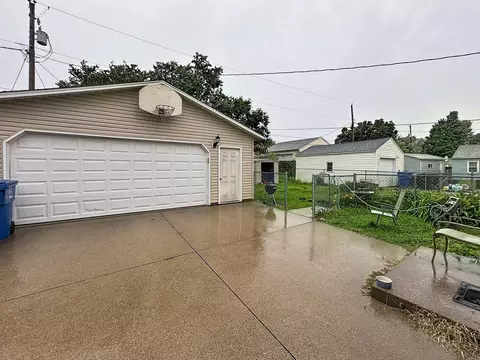 Exterior - 3714 13th Ave, Moline, IL 61265 photo 3 of 4