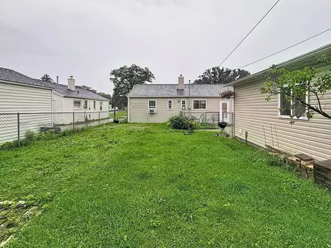 Exterior - 3714 13th Ave, Moline, IL 61265 photo 4 of 4