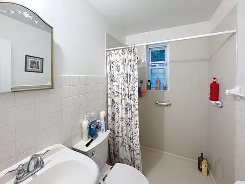 Bath - 3714 13th Ave, Moline, IL 61265 photo 1 of 1