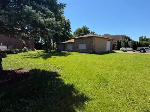 4 N481 9th Ave, Addison, IL 60101