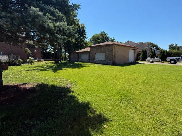 4 N481 9th Ave, Addison, IL 60101