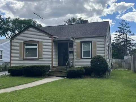 38 N Summit Ave, Villa Park, IL 60181