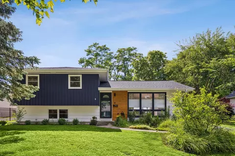 126 S Washington St, Westmont, IL 60559