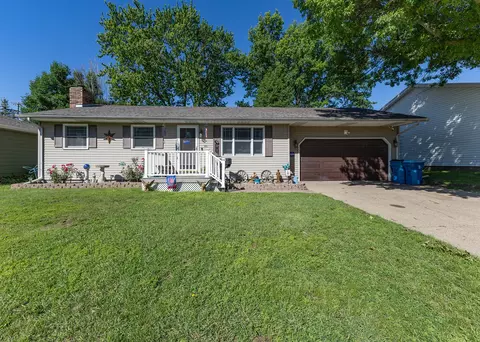 911 6th Ave, Camanche, IA 52730