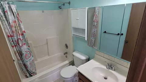 Bath - 715 Cherry Tree Ln, Genoa, IL 60135 photo 2 of 3