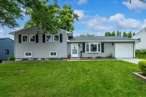 3026 W Rusholme St, Davenport, IA 52804