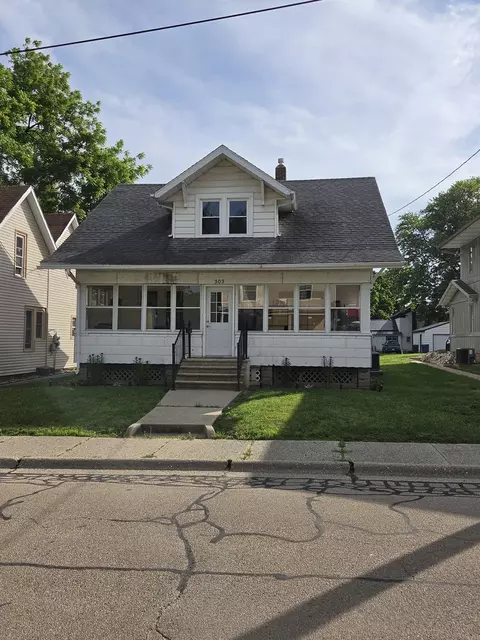 303 12th Ave, Sterling, IL 61081