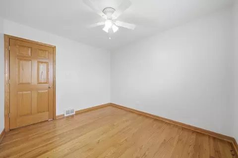 Bedroom - 10725 S Rutherford Ave, Worth, IL 60482 photo 4 of 10