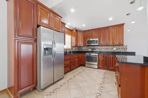 Kitchen - 10725 S Rutherford Ave, Worth, IL 60482 photo 1 of 4
