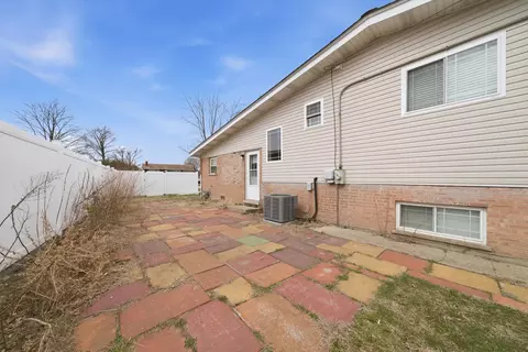 Exterior - 10725 S Rutherford Ave, Worth, IL 60482 photo 4 of 6