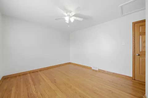 Bedroom - 10725 S Rutherford Ave, Worth, IL 60482 photo 8 of 10