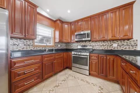 Kitchen - 10725 S Rutherford Ave, Worth, IL 60482 photo 4 of 4