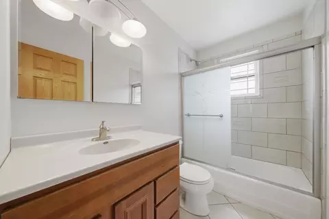 Bath - 10725 S Rutherford Ave, Worth, IL 60482 photo 1 of 2