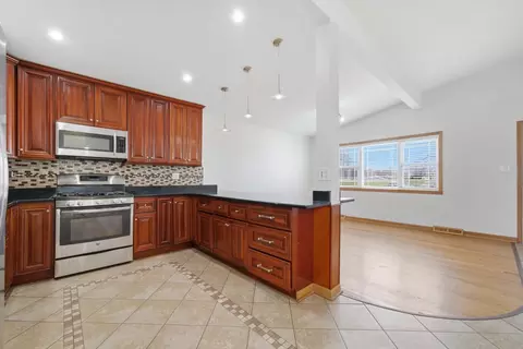 Kitchen - 10725 S Rutherford Ave, Worth, IL 60482 photo 2 of 4