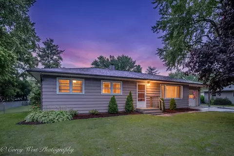 220 Swanson Rd, Sycamore, IL 60178