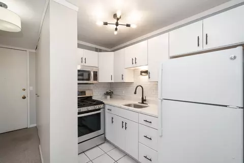 Kitchen - 1 E Scott St #2002, Chicago, IL 60610 photo 1 of 2