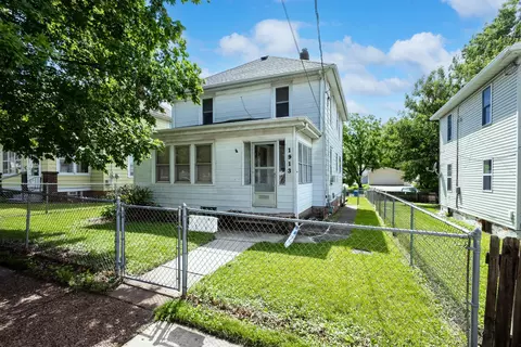 1913 10th St, Moline, IL 61265